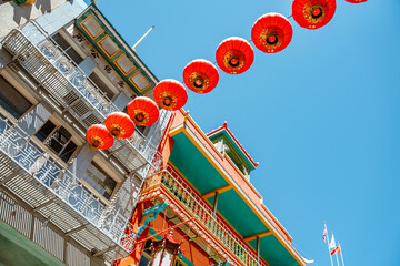 Chinese lanterns in Chinatown in San Francisco - obrazy, fototapety, plakaty