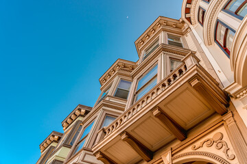 Fototapeta na wymiar Facades of beautiful houses in San Francisco with beautiful Victorian architecture