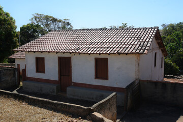 Fototapeta na wymiar rustic colonial house on a typical rural farm in Brazil