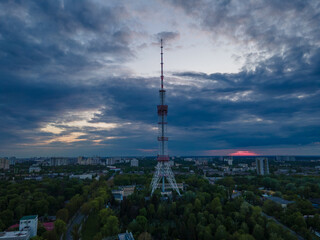 Obraz premium High metal TV tower in the city