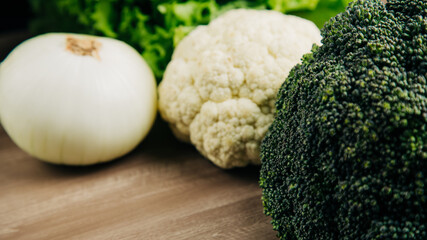 vegetables to prepare a salad such as tomatoes, lettuce, onion, onions, etc.