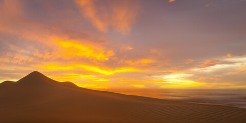 Obraz na płótnie Canvas desert dune sunset