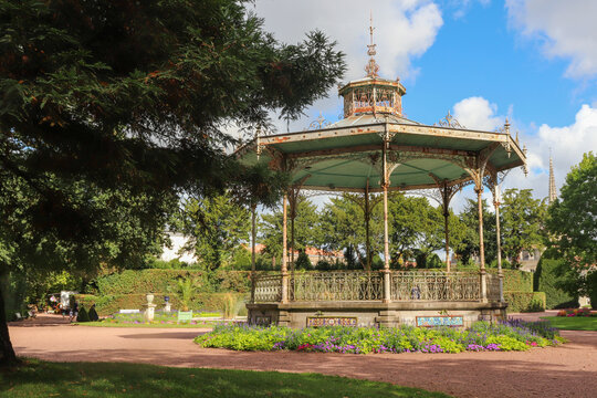 Vend&eacute;e - Lu&ccedil;on - Jardin public Dumaine - Kiosque &agrave; musique ancien
