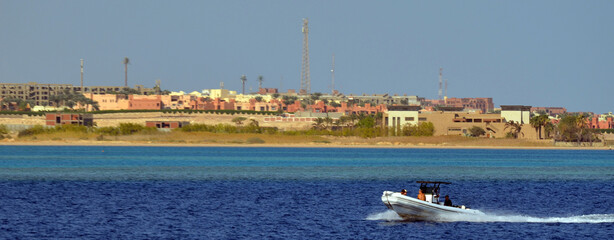Obraz premium Sail boat ship with tourists in the Red Sea, Sharm El Sheikh, Egypt 