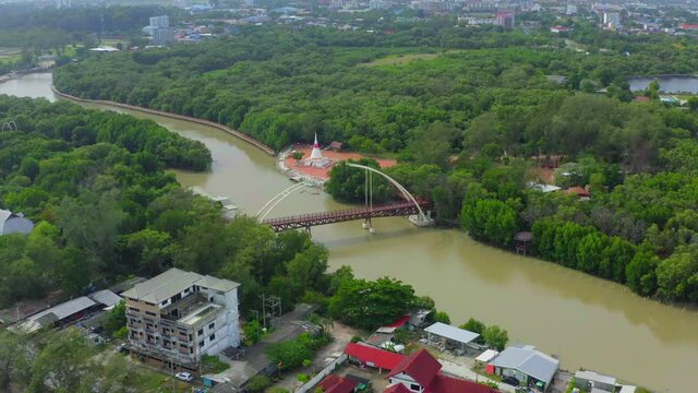 Phra Chedi Klang Nam, Phra Samut Chedi Pak Nam, in Rayong, Thailand