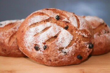 frisch gebackenes Brot mit Kruste