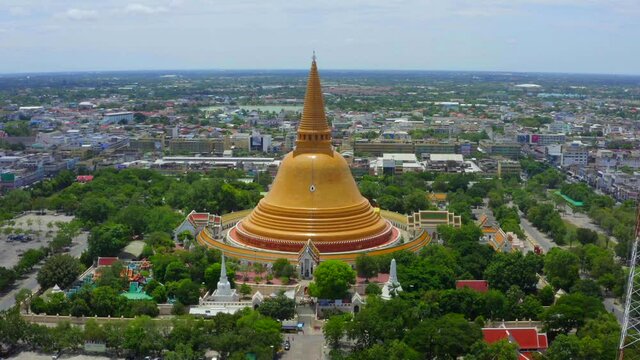 Wat Phra Pathom Chedi Ratchaworamahawihan or Wat Phra Pathommachedi Ratcha Wora Maha Wihan, in Nakhon Pathom, Thailand