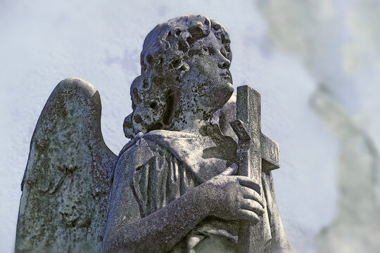 Engel mit Kreuz - angel statue with cross