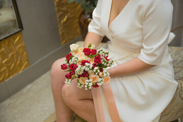 Obraz na płótnie Canvas bride holding bouquet wedding