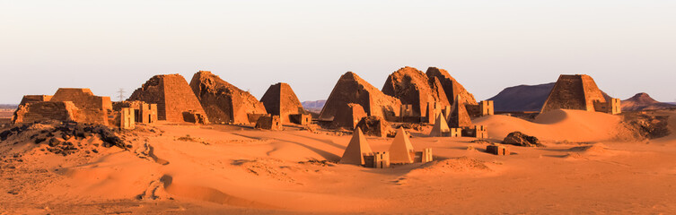 Meroe pyramids in the Sahara desert - obrazy, fototapety, plakaty