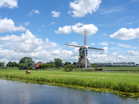 Windmill Bleskensgraaf, Zuid-Holland Province, The Netherlands
