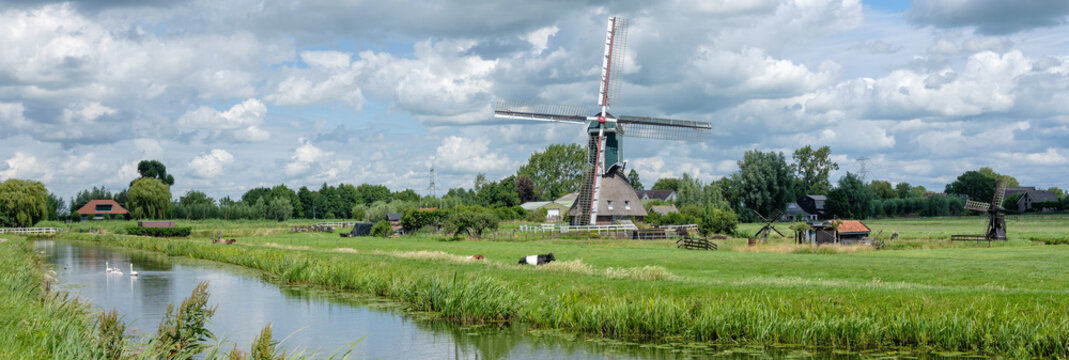 Windmill Bleskensgraaf, Zuid-Holland Province, The Netherlands