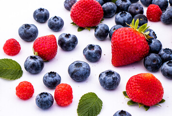 blueberries and raspberries 2021