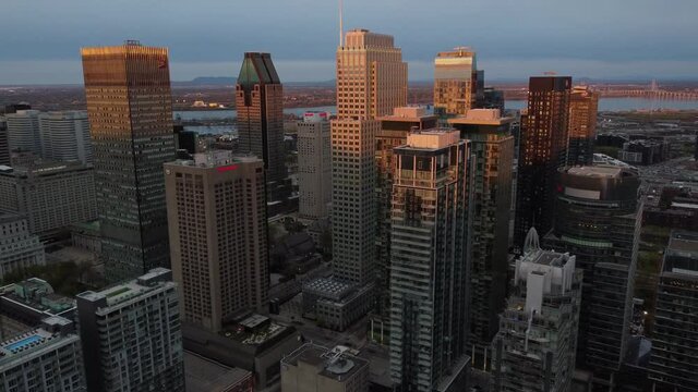 Montréal- Downtown Skyline Aerial