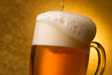 ビール　ジョッキ　泡