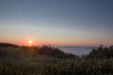 Fototapeta na wymiar morning sun in the mountains