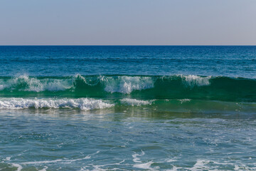 Obraz premium Waves roll onto the shore. Sea waves.