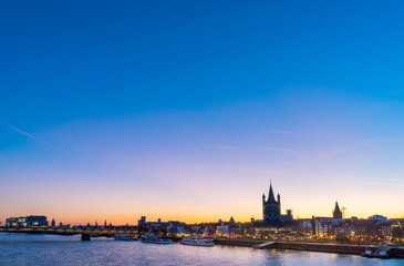 Fototapeta na wymiar Cologne, Germany, beautiful night view