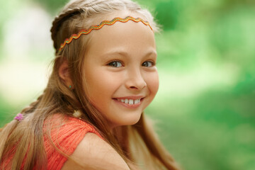 Naklejka premium cheerful hippie child