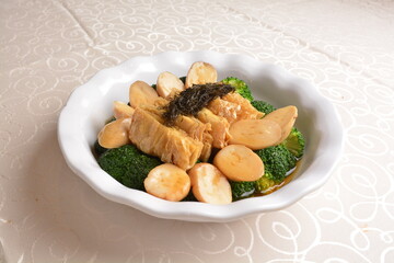 stir fried broccoli vegetable with assorted mushroom vegetarian luo han halal asian menu
