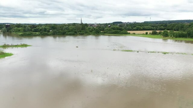 Ruhrhochwasser im Juli 2021 bei Schwerte - Ruhrwiesen, Kirchturm St. Viktor
