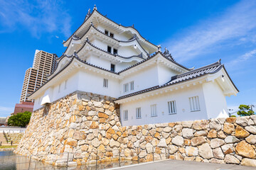 尼崎城と青空