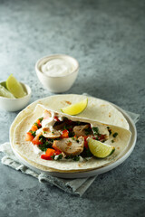 Flatbread with chicken and vegetables