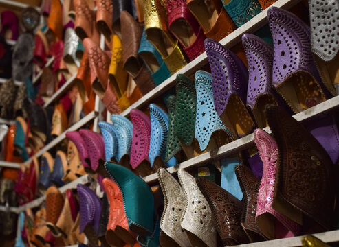 Tienda de babuchas de piel artesanales en Marrakesh