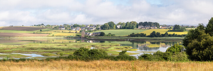 the right bank of the Rance river, in Saint-Père