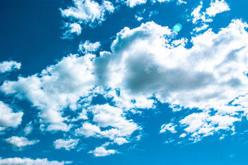 Fototapeta na wymiar 맑은 여름하늘, 파란하늘과 구름