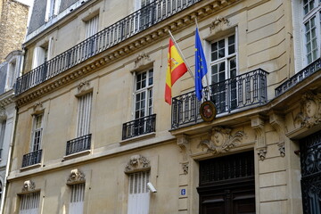 The facade of a Spanish diplomatic representation in Paris.