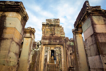 Bayon Castle is a stone castle of the Khmer Empire. Located in the center of Angkor Thom