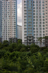 한국의 아파트 풍경.
Korean style apartment, APT
with nature