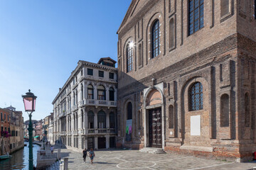 Venezia. Rio della Misericordia, con Palazzo Lezze, fondamenta, omonime e Scuola Grande Nuova della Misericordia 