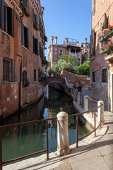 Venezia. Dorsoduro. Veduta posteriore di Palazzo Dario con giardino da fondamenta e ponte San...