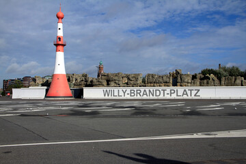Der Willy-Brandt-Platz mit Leuchtfeuer in Bremerhaven. Hansestadt Bremen, Deutschland, Europa  -- ...