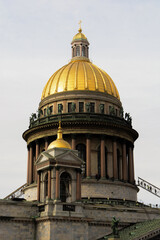 Obraz premium The dome of St. Isaac's Cathedral is a Christian faith. St. Isaac's Square, St. Petersburg, Russia.