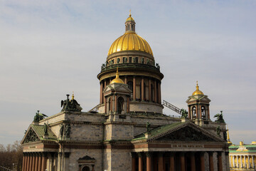 Fototapeta na wymiar Monumental cathedral with columns in the center of St. Petersburg. St. Isaac's Cathedral, view from the neighboring roof of the building
