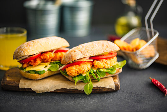 Chicken sandwich. Chicken burger with vegetables.