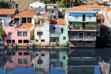 Fototapeta na wymiar Reflex on Tiete River of the houses of Pirapora do Bom Jesus