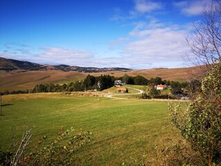 Obraz premium the village of Sirogojno in serbia