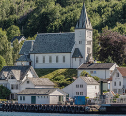 Fototapeta na wymiar Hardangerfjord town
