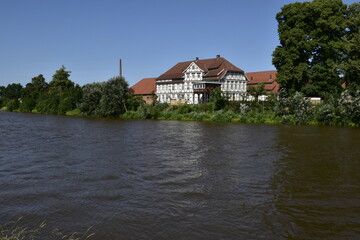 Fototapeta na wymiar Weserblick zwischen Nienburg und Bremen