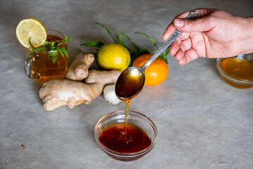 Mixtures of honey, ginger and garlic that are useful in the cold and refreshing for the body
