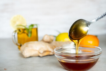 Mixtures of honey, ginger and garlic that are useful in the cold and refreshing for the body