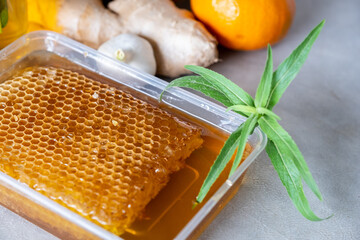 Mixtures of honey, ginger and garlic that are useful in the cold and refreshing for the body