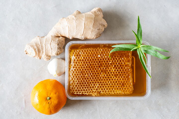 Mixtures of honey, ginger and garlic that are useful in the cold and refreshing for the body