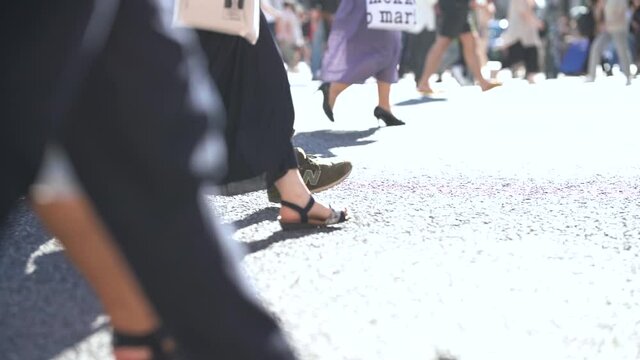 東京　4回目の緊急事態宣言　2021年 7月17日　最初の週末　渋谷スクランブル交差点　スロー