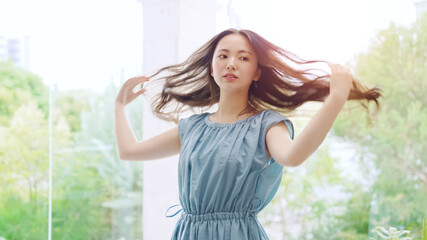 Naklejka premium 女性の美容イメージ ヘアケア ボディケア