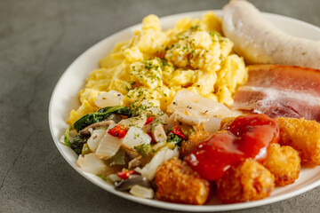 Brunch: Sausage, Bacon, Scrambled Egg, Vegetables, Hash Brown